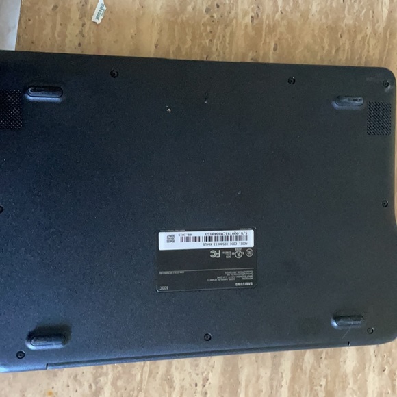 Samsung chrome book - Picture 2 of 8